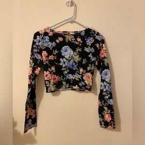 The crop top with sleeves. It's from H&M.